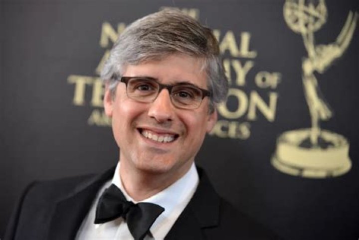 Is Mo Rocca Married?